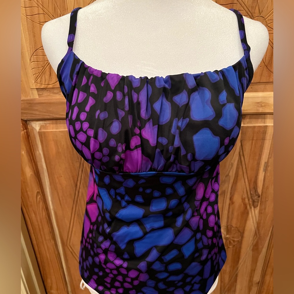 Ladies medium tankini top unsure of brand, cute paired with black bottom